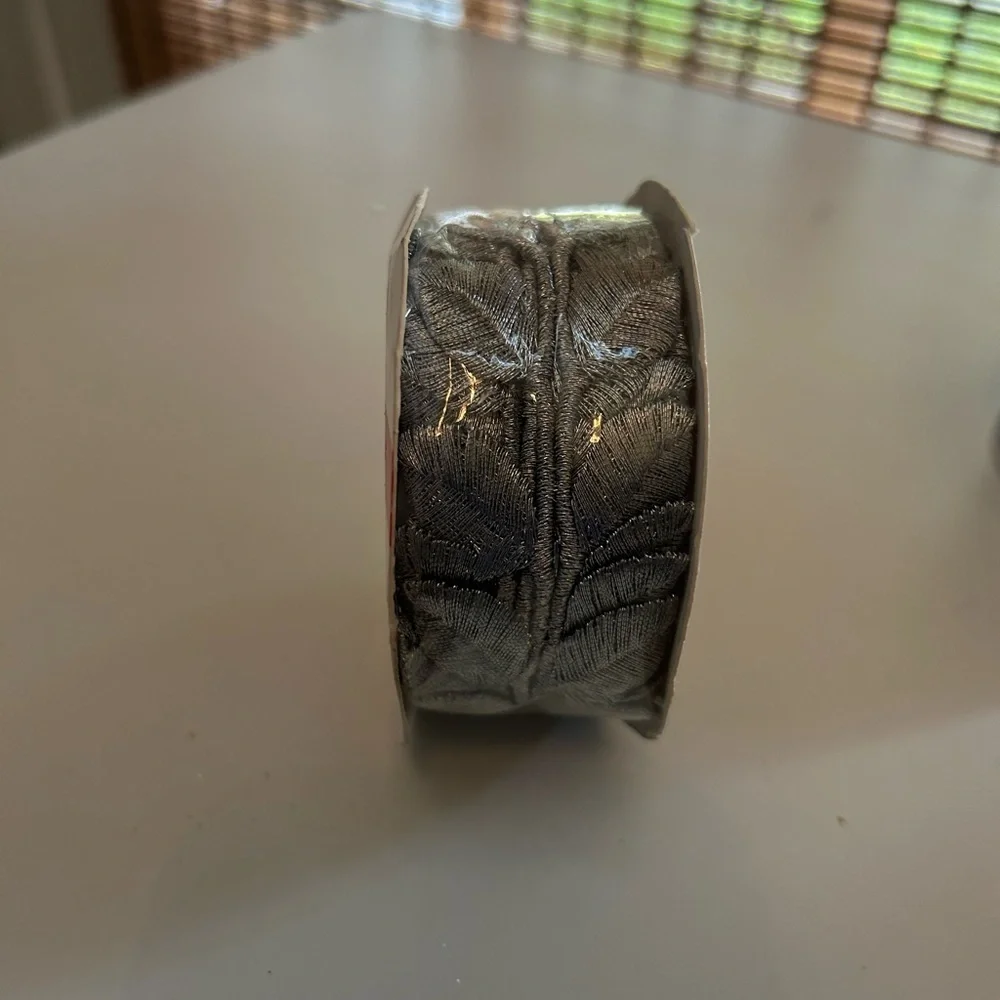 Silver Leaf Pattern Ribbon - Picture 3 of 3